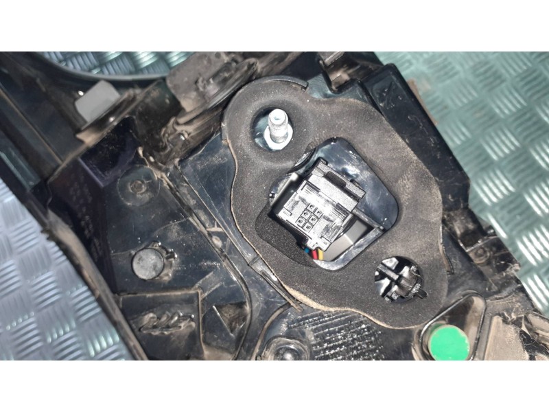 Recambio de piloto trasero izquierdo para peugeot 308 referencia OEM IAM 9823728680 81250102 