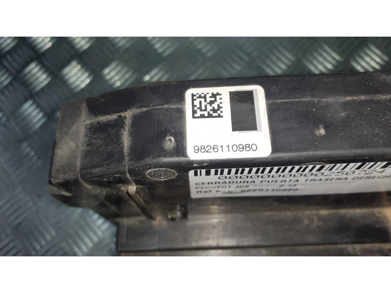 Recambio de cerradura puerta trasera derecha para peugeot 308 referencia OEM IAM 9826110980  