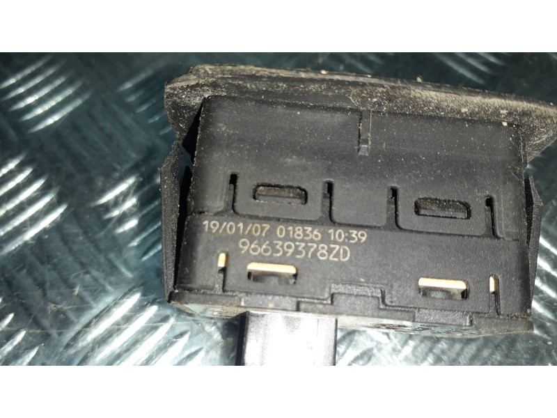 Recambio de mando elevalunas delantero izquierdo para citroen c4 grand picasso referencia OEM IAM 96639378ZD 11662 