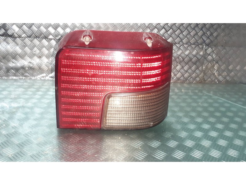 Recambio de piloto trasero derecho para peugeot 205 berlina referencia OEM IAM 89094  VALEO