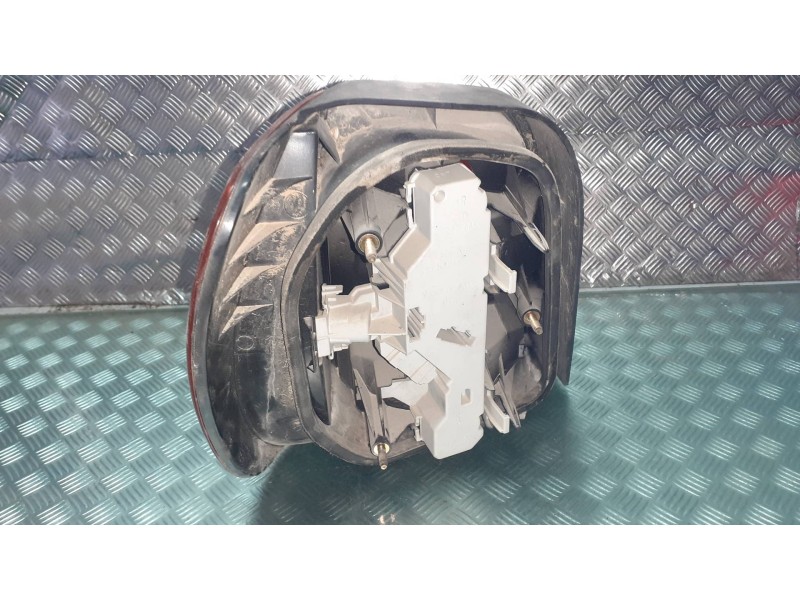 Recambio de piloto trasero derecho para volkswagen polo berlina (6n1) air referencia OEM IAM 6N0945096 6N0945258A 962566