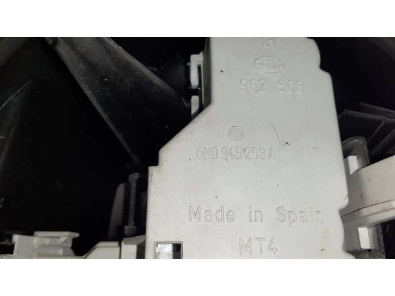 Recambio de piloto trasero derecho para volkswagen polo berlina (6n1) air referencia OEM IAM 6N0945096 6N0945258A 962566