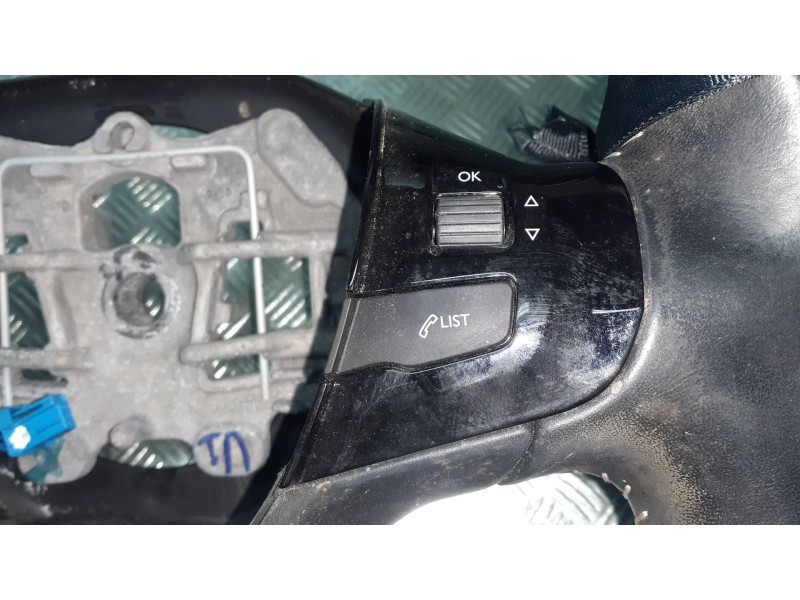 Recambio de volante para peugeot 308 referencia OEM IAM 98084115XU 619138220C PIEL