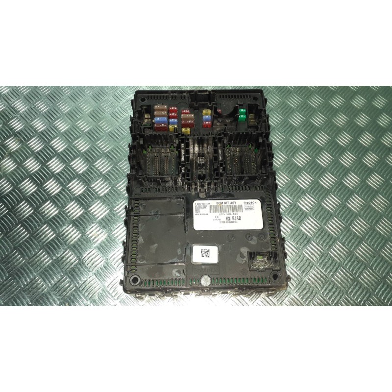 Recambio de caja reles / fusibles para ford puma referencia OEM IAM F005V03424 20210203 LU5T15604BJ4D