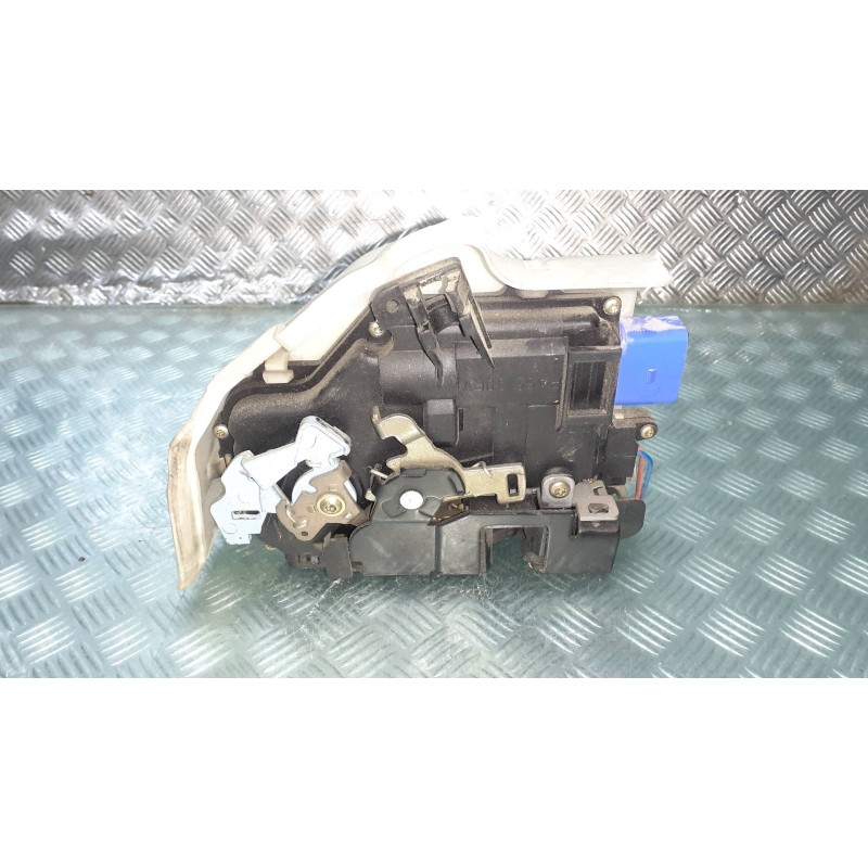 Recambio de cerradura puerta delantera izquierda para volkswagen golf v berlina (1k1) gt sport referencia OEM IAM 25100D6  