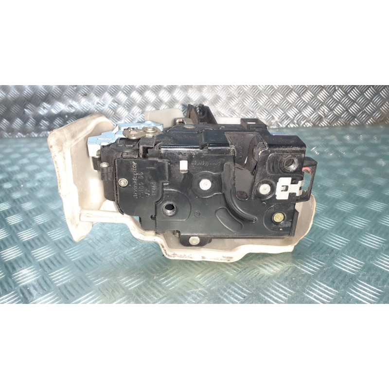 Recambio de cerradura puerta delantera izquierda para volkswagen golf v berlina (1k1) gt sport referencia OEM IAM 25100D6  