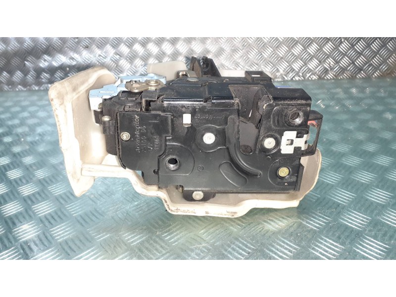 Recambio de cerradura puerta delantera izquierda para volkswagen golf v berlina (1k1) gt sport referencia OEM IAM 25100D6  