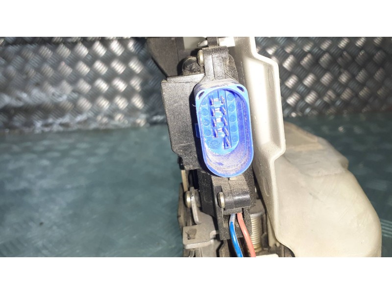 Recambio de cerradura puerta delantera izquierda para volkswagen golf v berlina (1k1) gt sport referencia OEM IAM 25100D6  