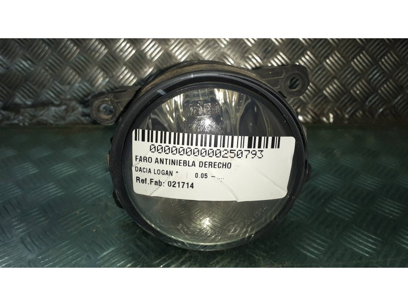 Recambio de faro antiniebla derecho para dacia logan referencia OEM IAM 021714  