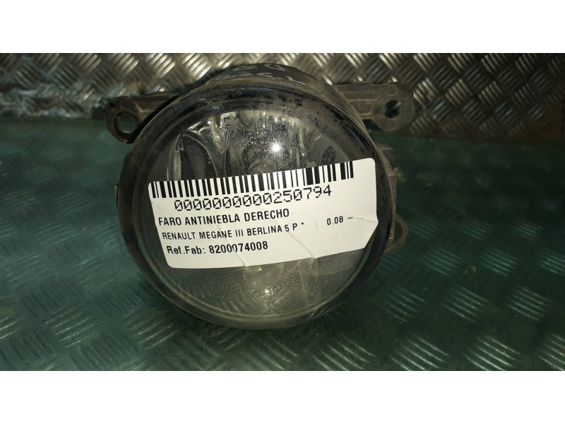 Recambio de faro antiniebla derecho para renault megane iii berlina 5 p referencia OEM IAM 8200074008  