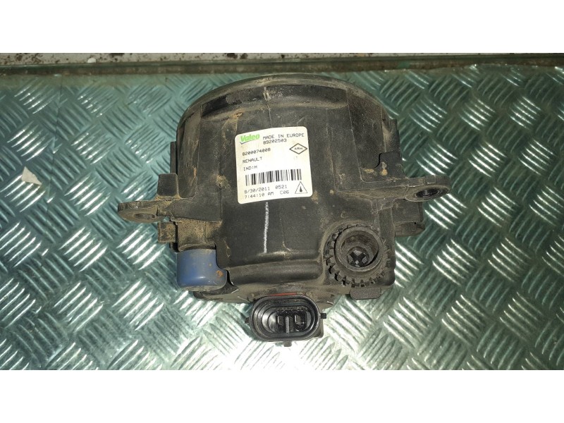 Recambio de faro antiniebla derecho para renault megane iii berlina 5 p referencia OEM IAM 8200074008  
