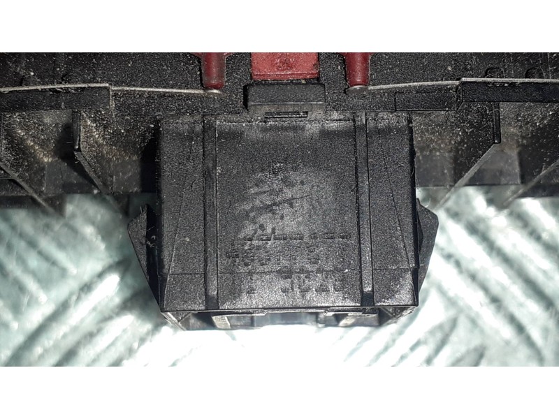 Recambio de warning para peugeot 206 berlina xs referencia OEM IAM 40377877  