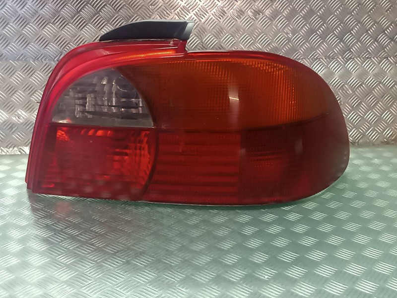 Recambio de piloto trasero derecho para toyota avensis berlina (t 22) referencia OEM IAM 2327  VALEO