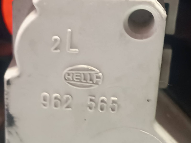 Recambio de piloto trasero izquierdo para volkswagen polo berlina (6n1) air referencia OEM IAM 6N0945095  HELLA