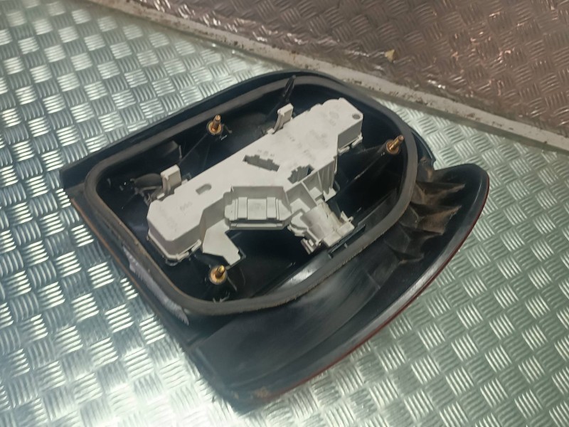 Recambio de piloto trasero izquierdo para volkswagen polo berlina (6n1) air referencia OEM IAM 6N0945095  HELLA