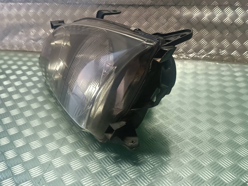Recambio de faro izquierdo para toyota avensis berlina (t 22) referencia OEM IAM 8115005140  