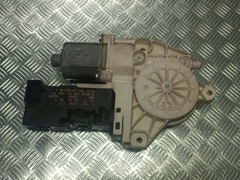 Recambio de motor elevalunas delantero derecho para peugeot 407 referencia OEM IAM 0130822201 1137328127 BOSCH