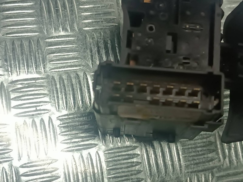 Recambio de mando limpia para dacia logan referencia OEM IAM 8200213173  