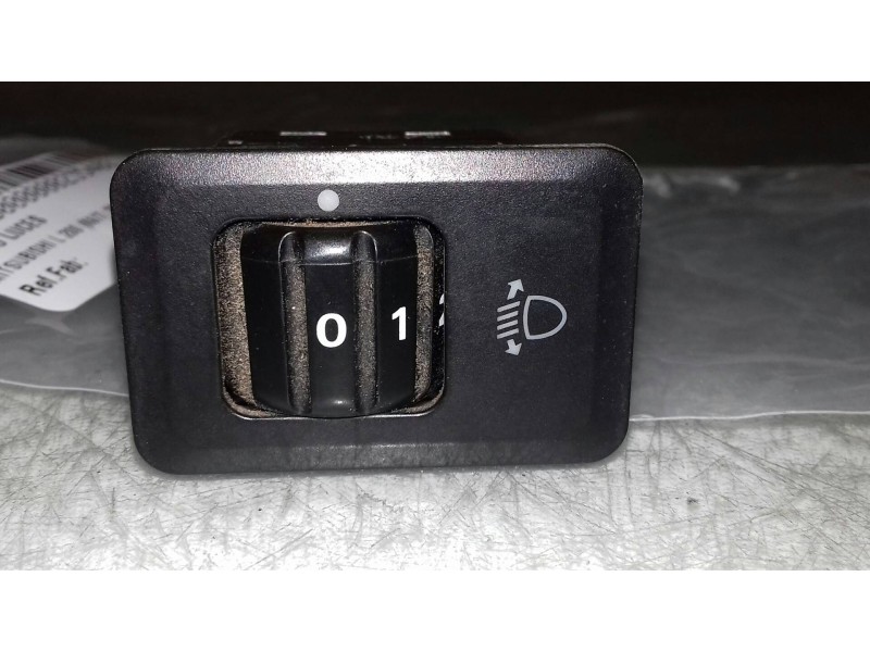 Recambio de mando luces para mitsubishi l 200 (k6/7) 2500 td glx (4-ptas.) referencia OEM IAM  4J28 