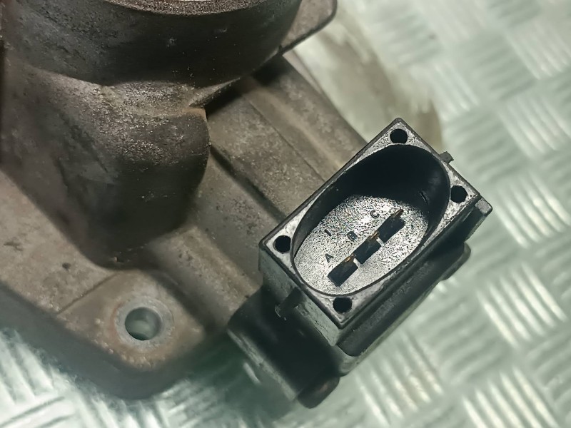 Recambio de caja mariposa para ford fiesta berlina referencia OEM IAM 96BFEA  CONECTOR 3 PINES