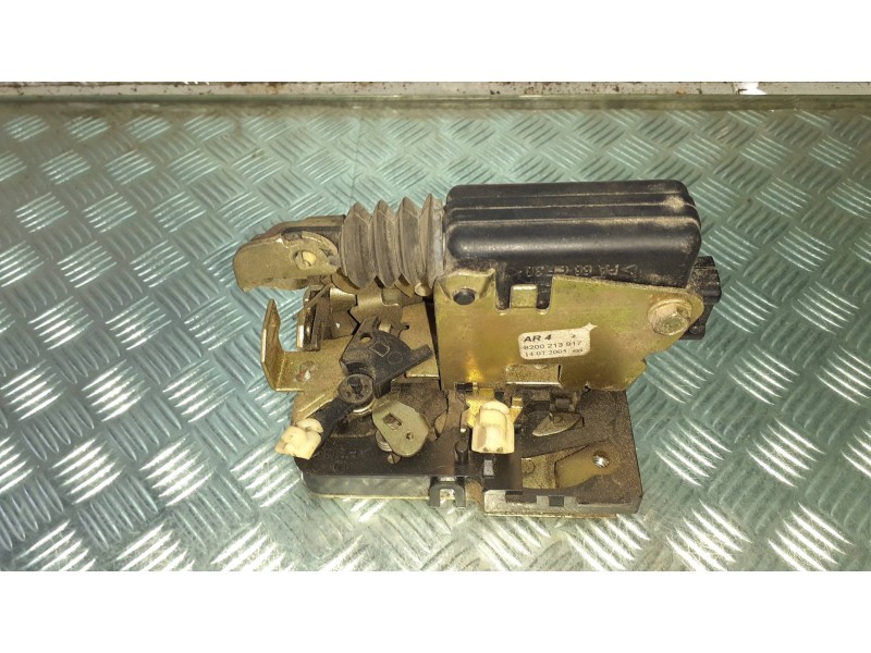 Recambio de cerradura puerta delantera derecha para dacia logan referencia OEM IAM 8200213917  