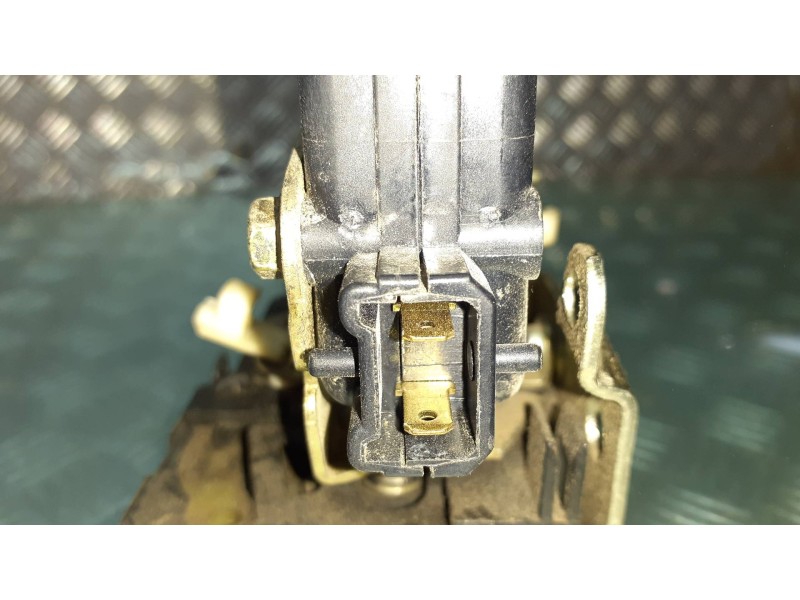 Recambio de cerradura puerta delantera derecha para dacia logan referencia OEM IAM 8200213917  