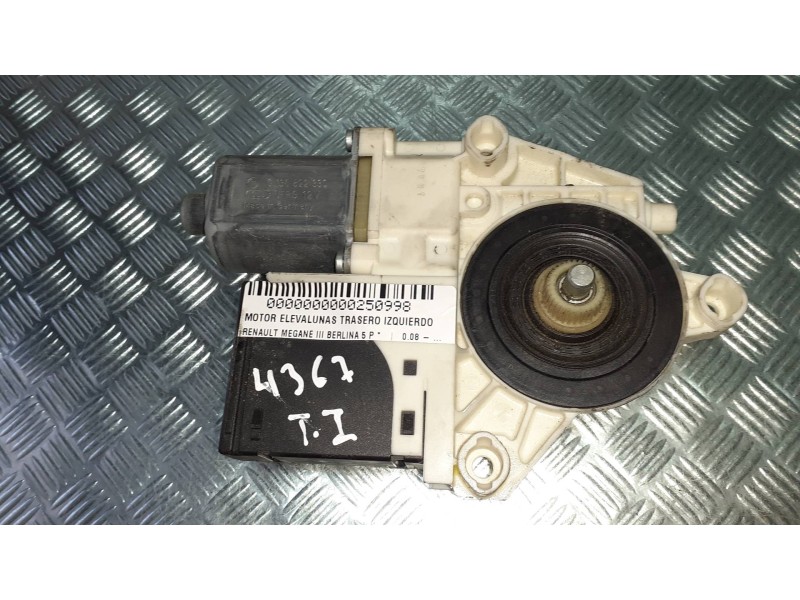 Recambio de motor elevalunas trasero izquierdo para renault megane iii berlina 5 p referencia OEM IAM 0130822330 827310185R 