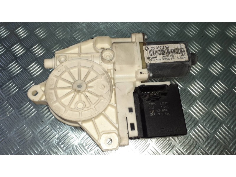 Recambio de motor elevalunas trasero izquierdo para renault megane iii berlina 5 p referencia OEM IAM 0130822330 827310185R 