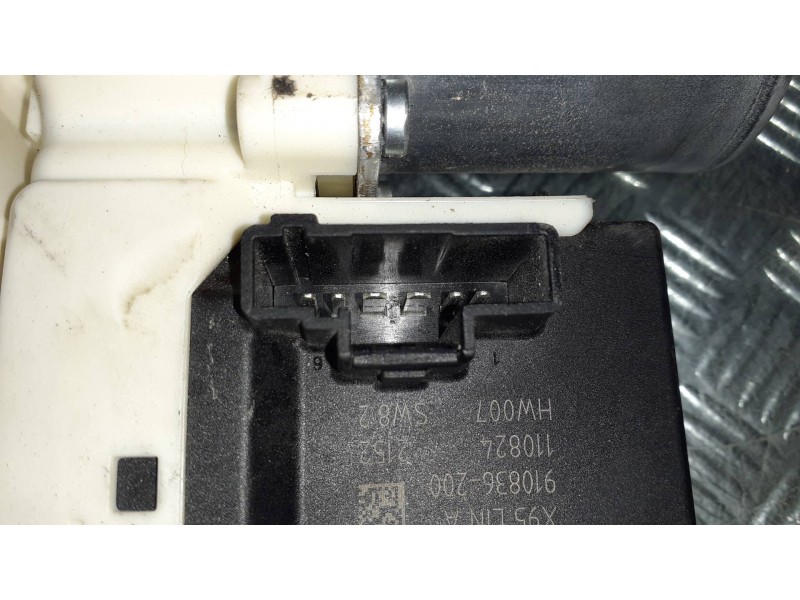 Recambio de motor elevalunas trasero izquierdo para renault megane iii berlina 5 p referencia OEM IAM 0130822330 827310185R 