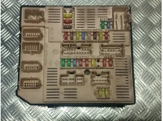 Recambio de caja reles / fusibles para renault megane iii berlina 5 p referencia OEM IAM 284B68372R P3USMBD95L1 