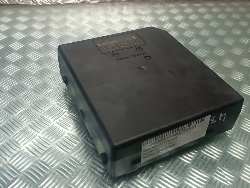 Recambio de caja reles / fusibles para renault megane iii berlina 5 p referencia OEM IAM 284B68372R P3USMBD95L1 