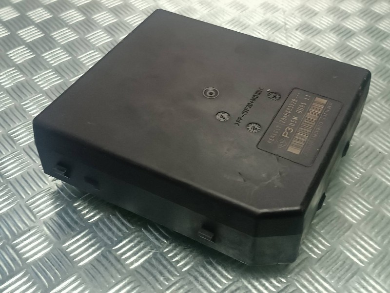 Recambio de caja reles / fusibles para renault megane iii berlina 5 p referencia OEM IAM 284B68372R P3USMBD95L1 