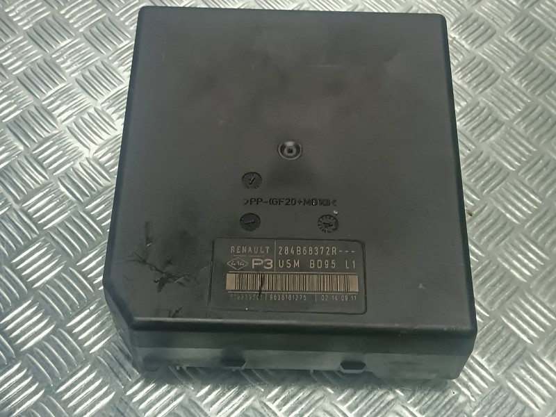 Recambio de caja reles / fusibles para renault megane iii berlina 5 p referencia OEM IAM 284B68372R P3USMBD95L1 