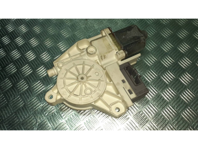 Recambio de motor elevalunas trasero derecho para peugeot 407 referencia OEM IAM 0130822200 994650102 