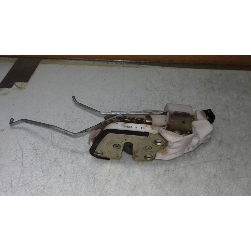 Recambio de cerradura puerta delantera derecha para mitsubishi l 200 (k6/7) 2500 td glx (4-ptas.) referencia OEM IAM 04Z15 868A 