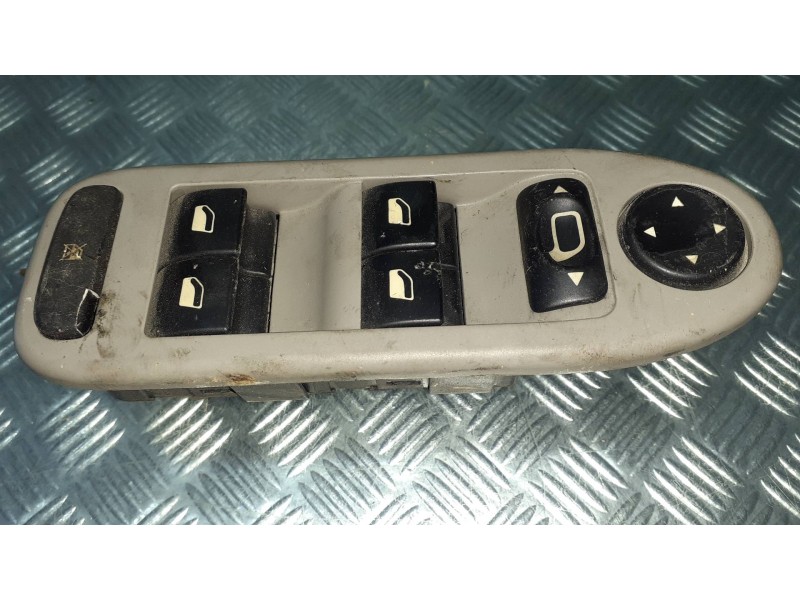 Recambio de mando elevalunas delantero izquierdo para citroen c5 break referencia OEM IAM 532697045 532697001 