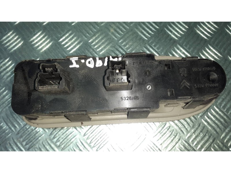 Recambio de mando elevalunas delantero izquierdo para citroen c5 break referencia OEM IAM 532697045 532697001 