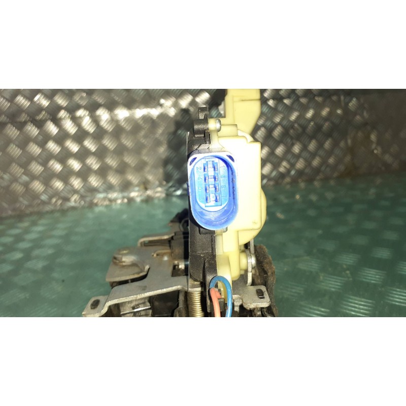 Recambio de cerradura puerta delantera derecha para volkswagen polo (9n3) referencia OEM IAM 3B1837016CC CONECTOR 8 PINES ELECTR