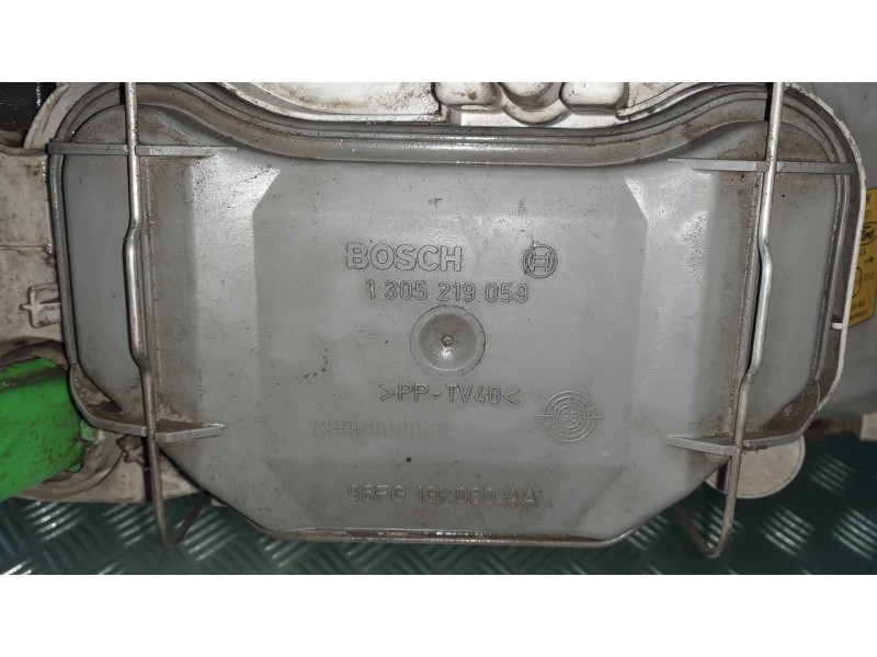 Recambio de faro izquierdo para ford fiesta berlina referencia OEM IAM 0301049201 1305219059 