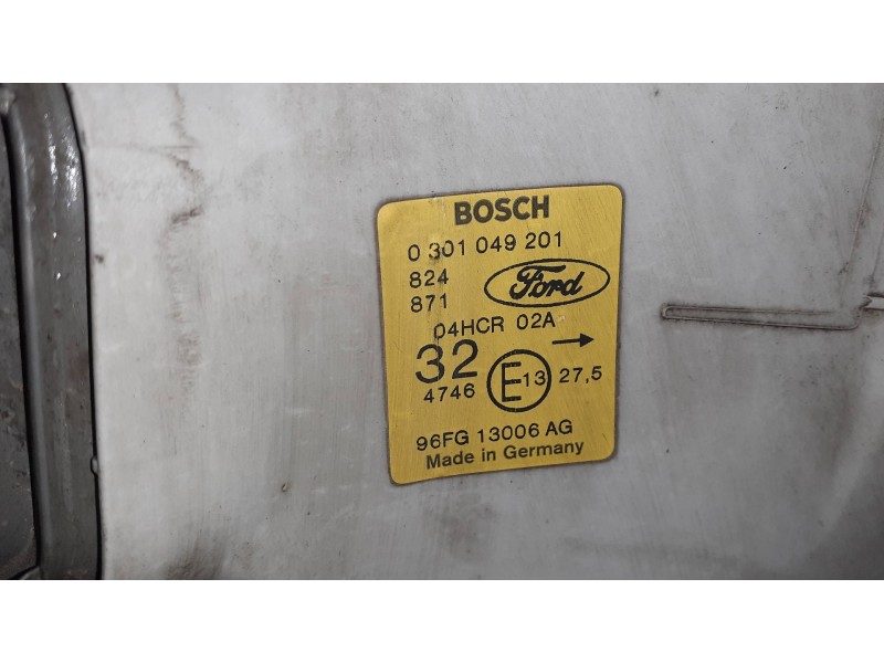 Recambio de faro izquierdo para ford fiesta berlina referencia OEM IAM 0301049201 1305219059 