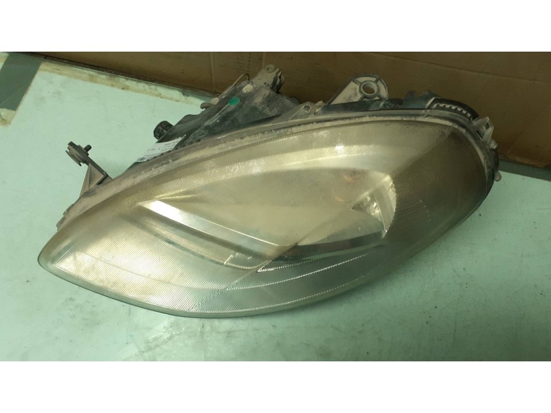 Recambio de faro izquierdo para lancia ypsilon (101) 1.2 8v referencia OEM IAM 27053900  HELLA