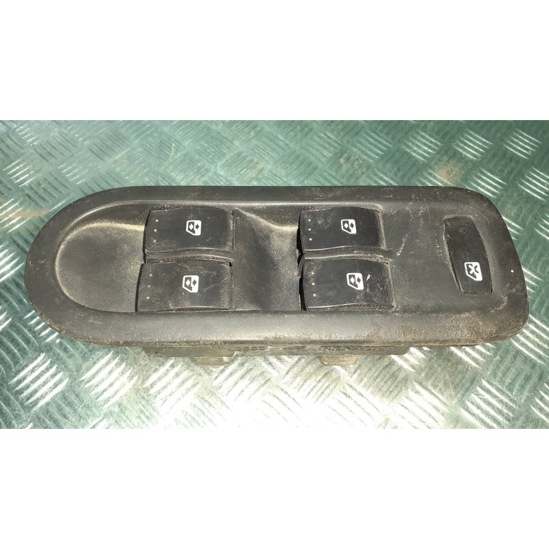 Recambio de mando elevalunas delantero izquierdo para renault megane ii berlina 5p referencia OEM IAM 156018070 025330 