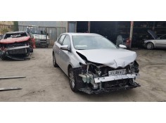 toyota auris del año 2014