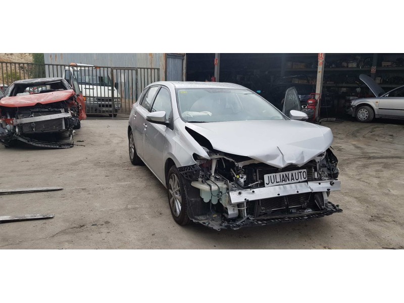 toyota auris del año 2014