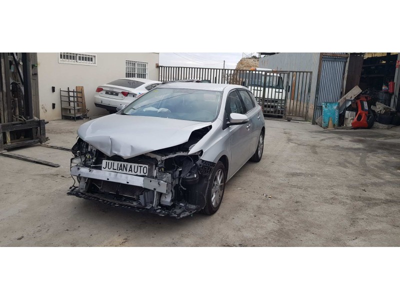 toyota auris del año 2014