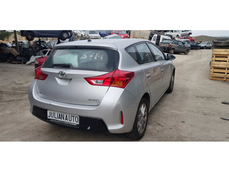 toyota auris del año 2014