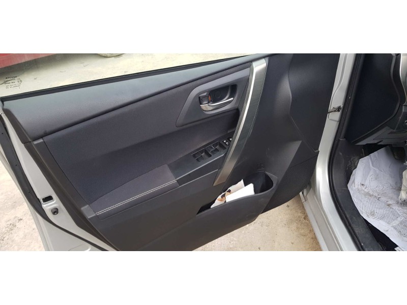 toyota auris del año 2014