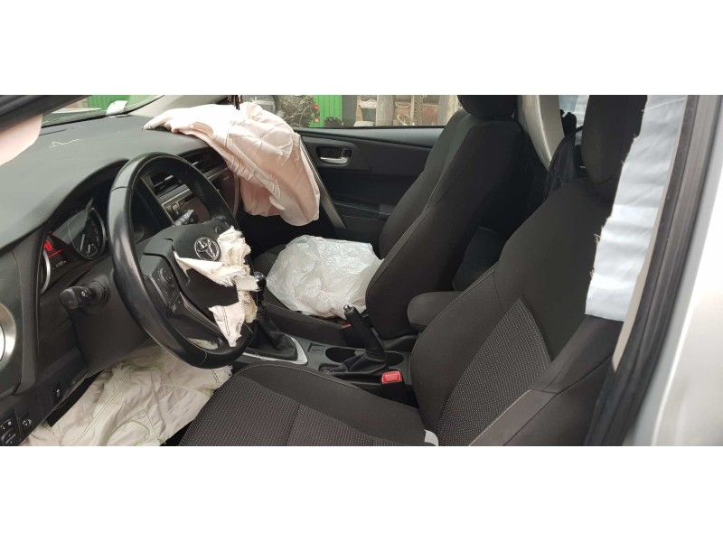 toyota auris del año 2014