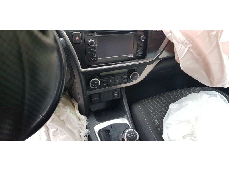 toyota auris del año 2014