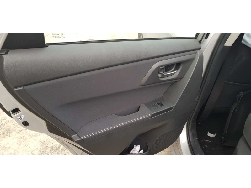 toyota auris del año 2014